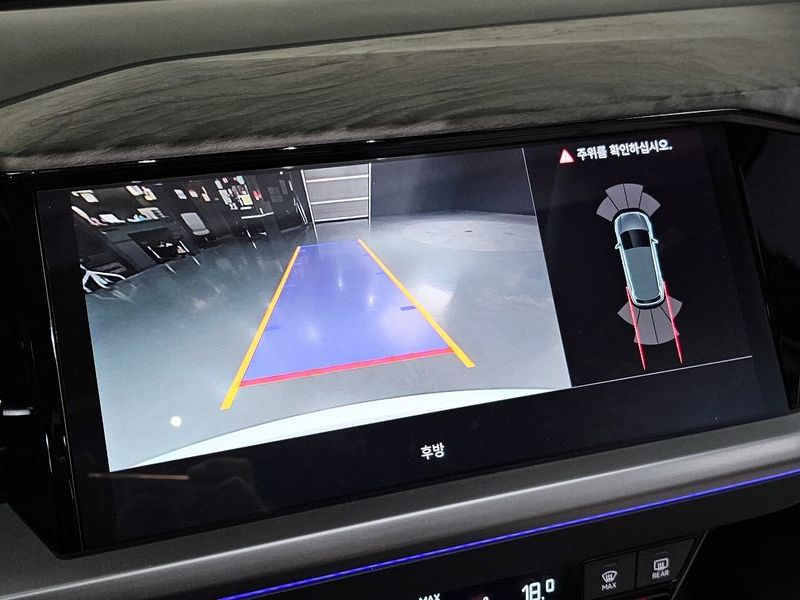 2025 Audi e-tron 45 Premium photo 16