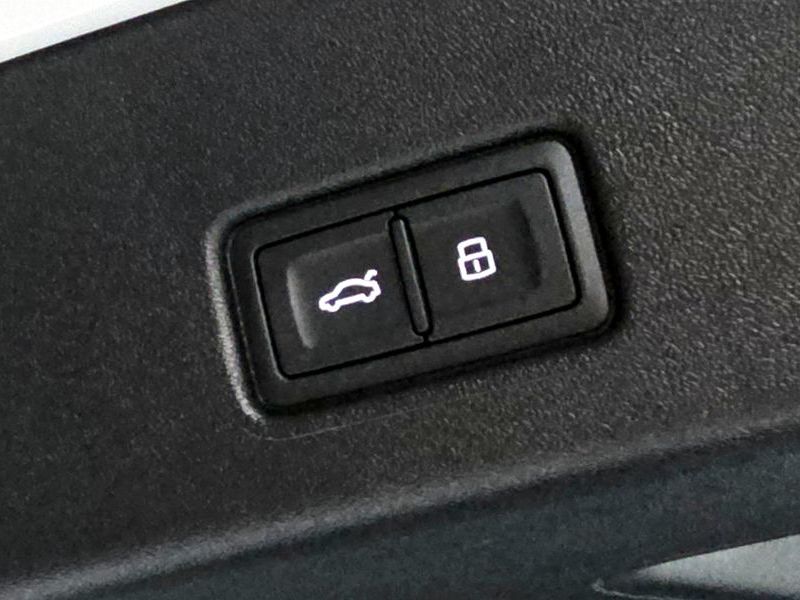 2025 Audi e-tron 45 Premium photo 20
