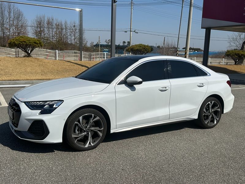 2025 Audi A3 40 TFSI Premium photo 1