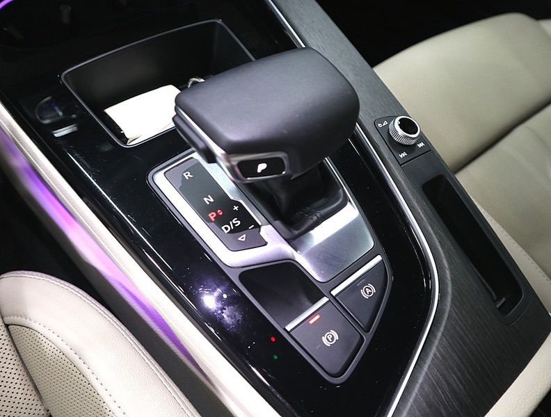 2023 Audi A4 40 TFSI Premium photo 15