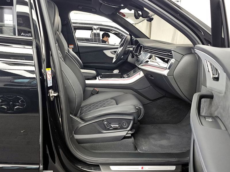 2025 Audi Q7 55 TFSI Quattro Premium photo 11