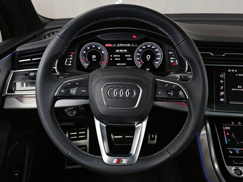 2025 Audi Q7 55 TFSI Quattro Premium photo 13