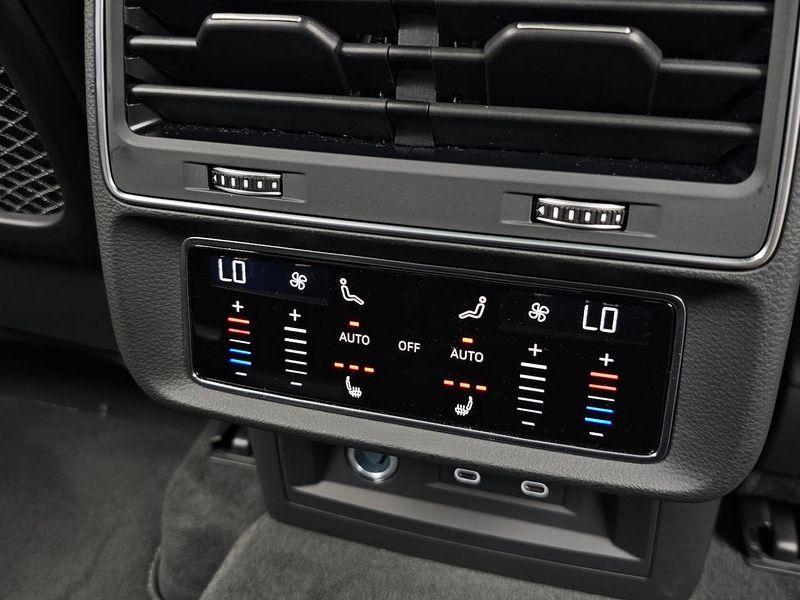 2025 Audi Q7 55 TFSI Quattro Premium photo 19