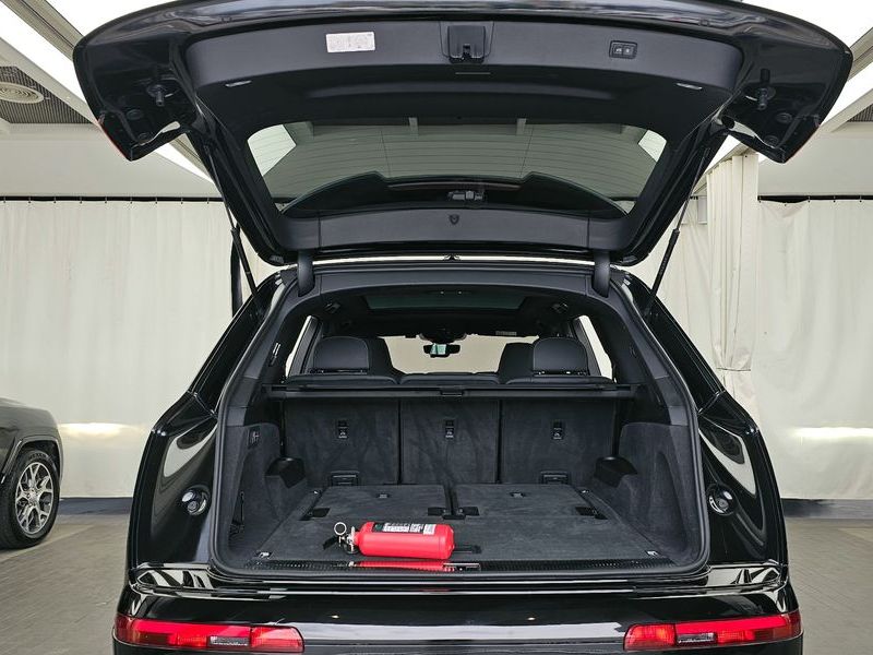 2025 Audi Q7 55 TFSI Quattro Premium photo 20