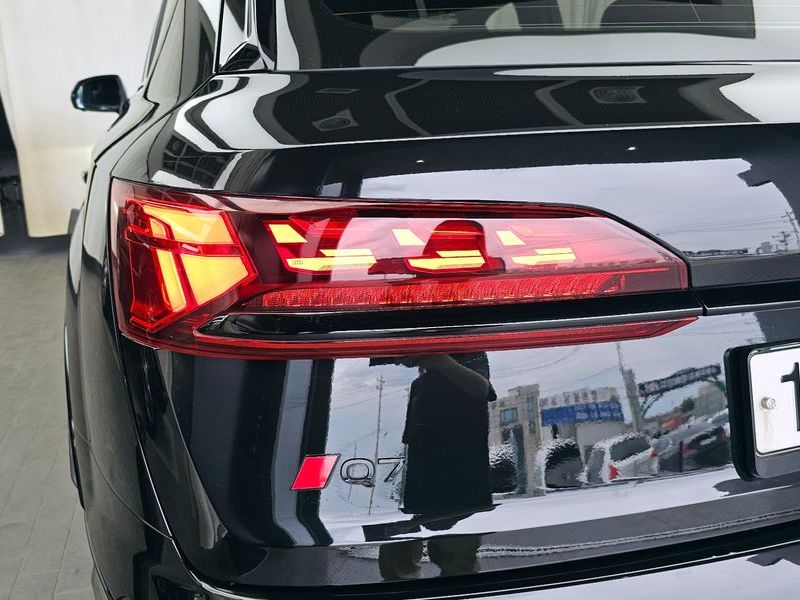 2025 Audi Q7 55 TFSI Quattro Premium photo 23