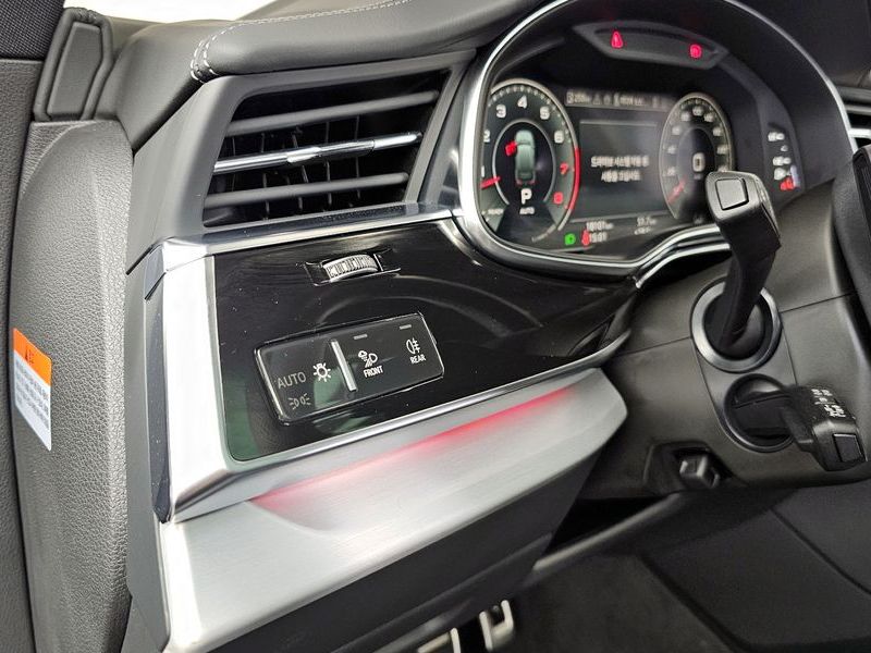 2025 Audi Q7 55 TFSI Quattro Premium photo 27
