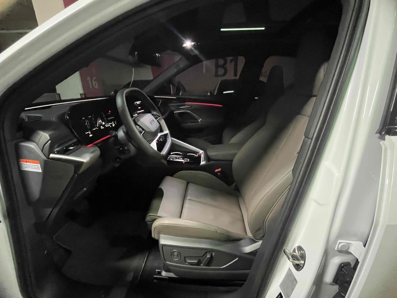 2025 Audi Q5 45 TFSI Quattro S Line Sportback photo 8