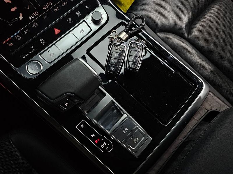 2020 Audi Q7 45 TDI Quattro Premium photo 9