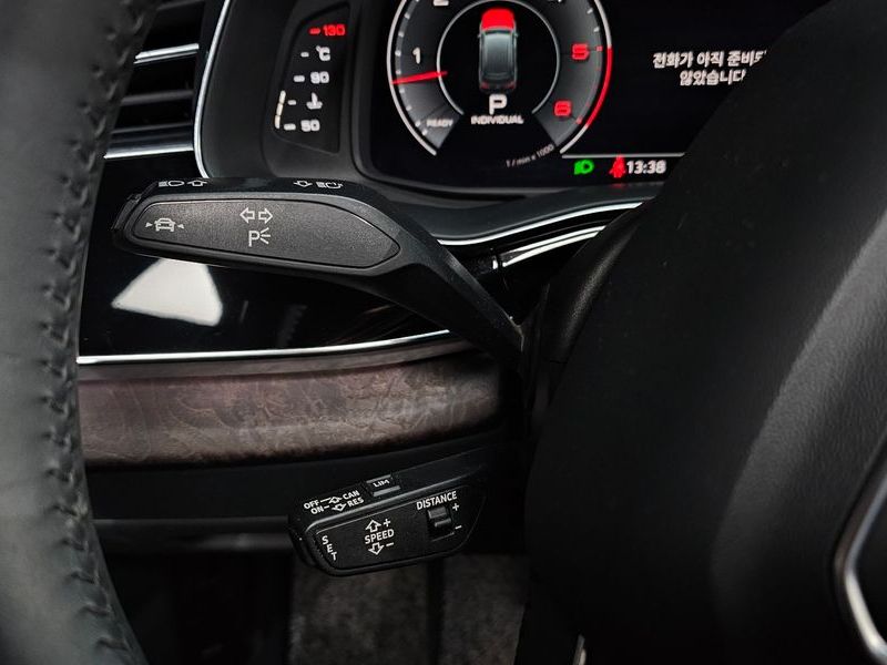 2020 Audi Q7 45 TDI Quattro Premium photo 13