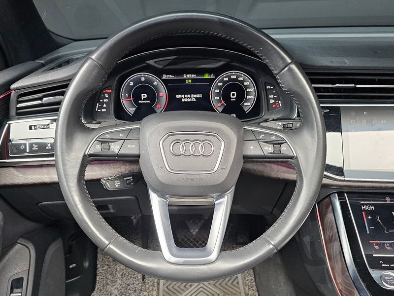 2020 Audi Q7 45 TDI Quattro Premium photo 14