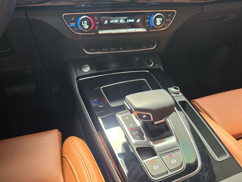 2024 Audi Q5 45 TFSI Quattro Premium photo 14