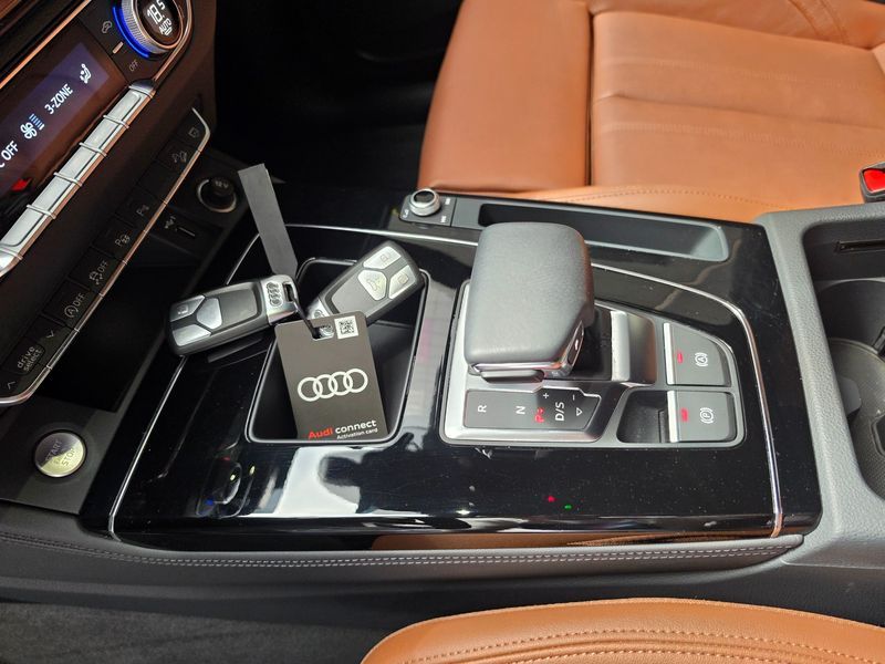 2024 Audi Q5 45 TFSI Quattro Premium photo 17