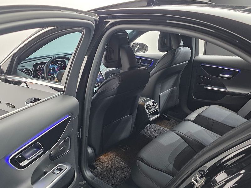 2024 Mercedes-Benz C-Class C300 4MATIC Avantgarde photo 18