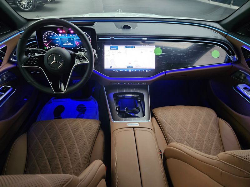 2026 Mercedes-Benz E-Class E450 4MATIC Exclusive photo 7