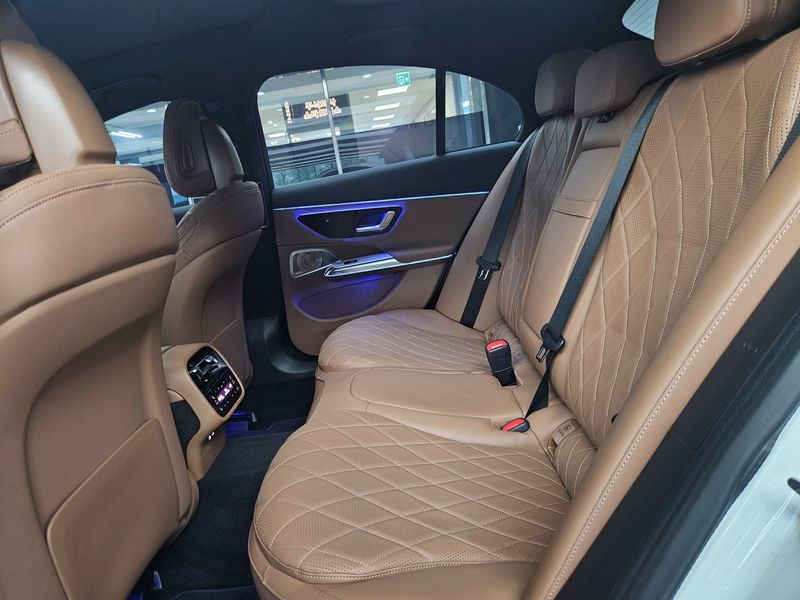 2026 Mercedes-Benz E-Class E450 4MATIC Exclusive photo 9