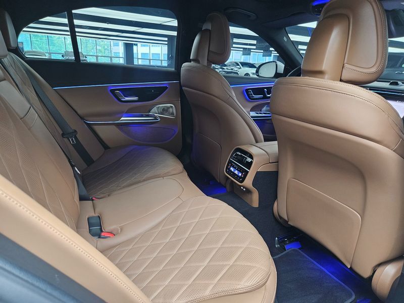 2026 Mercedes-Benz E-Class E450 4MATIC Exclusive photo 11
