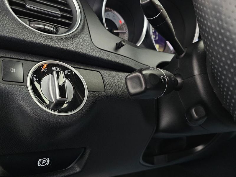 2012 Mercedes-Benz C-Class C200 CGI AVANTGARDE photo 17