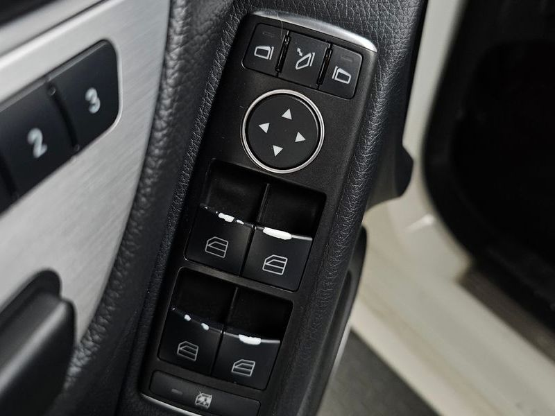 2012 Mercedes-Benz C-Class C200 CGI AVANTGARDE photo 19