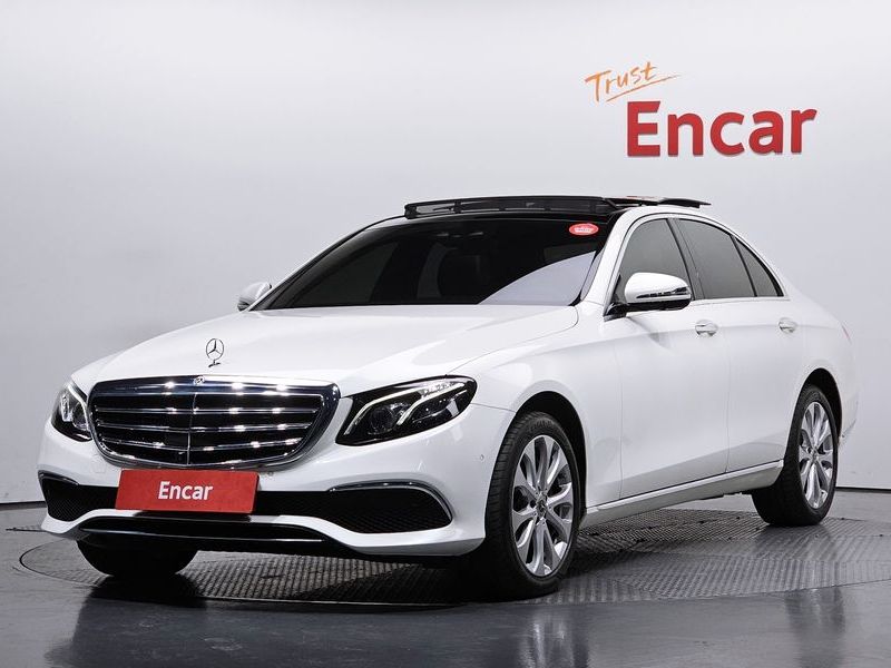 2017 Mercedes-Benz E-Class E300 4MATIC EX Intelligent Drive photo 1