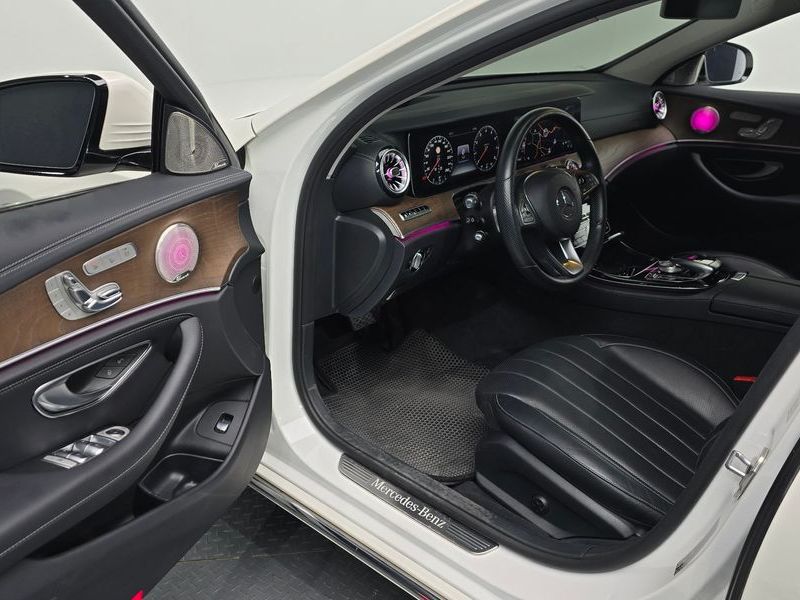 2017 Mercedes-Benz E-Class E300 4MATIC EX Intelligent Drive photo 11