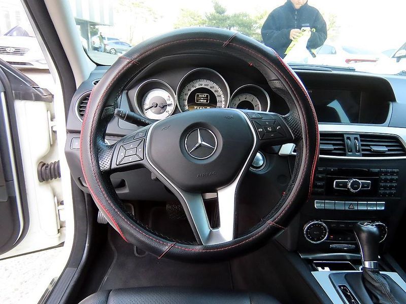 2012 Mercedes-Benz C-Class C200 CGI photo 8