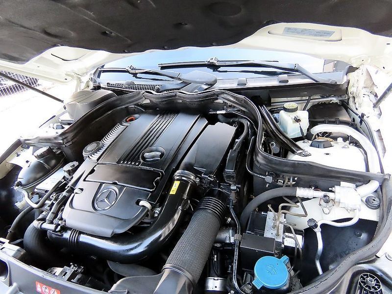 2012 Mercedes-Benz C-Class C200 CGI photo 18
