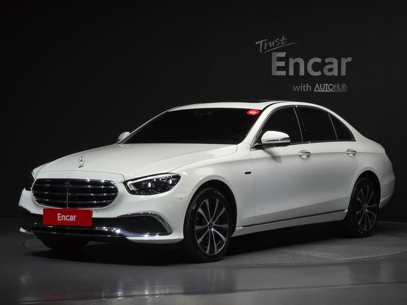 2021 Mercedes-Benz E-Class E300e 4MATIC Exclusive photo 1