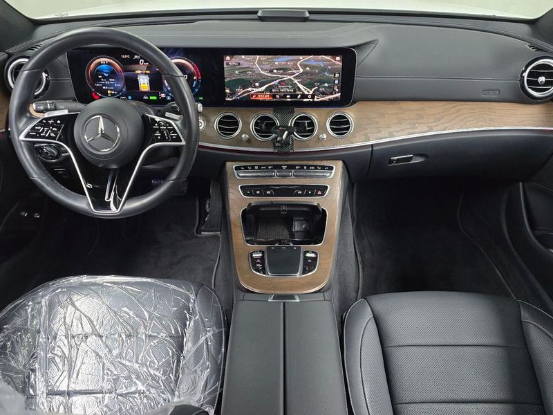 2021 Mercedes-Benz E-Class E300e 4MATIC Exclusive photo 7