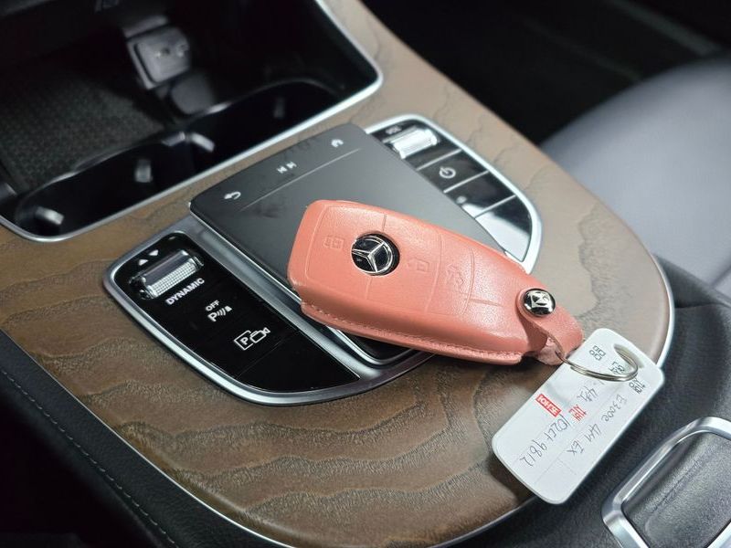 2021 Mercedes-Benz E-Class E300e 4MATIC Exclusive photo 9