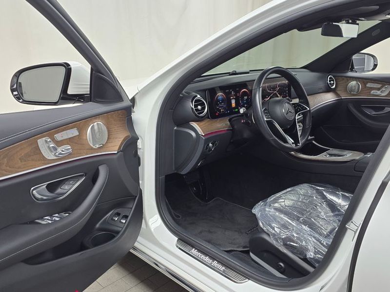 2021 Mercedes-Benz E-Class E300e 4MATIC Exclusive photo 10