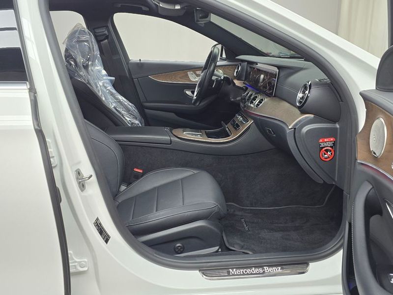 2021 Mercedes-Benz E-Class E300e 4MATIC Exclusive photo 11