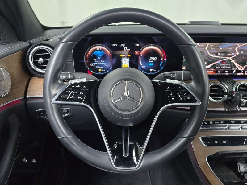 2021 Mercedes-Benz E-Class E300e 4MATIC Exclusive photo 13