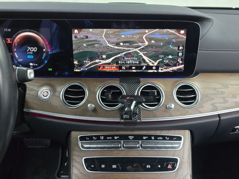 2021 Mercedes-Benz E-Class E300e 4MATIC Exclusive photo 14