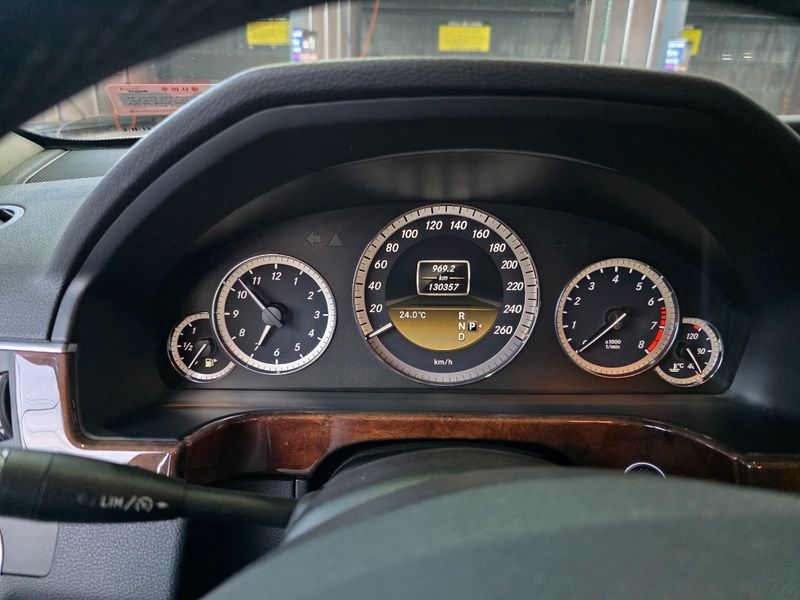 2012 Mercedes-Benz E-Class E300 Elegance photo 7
