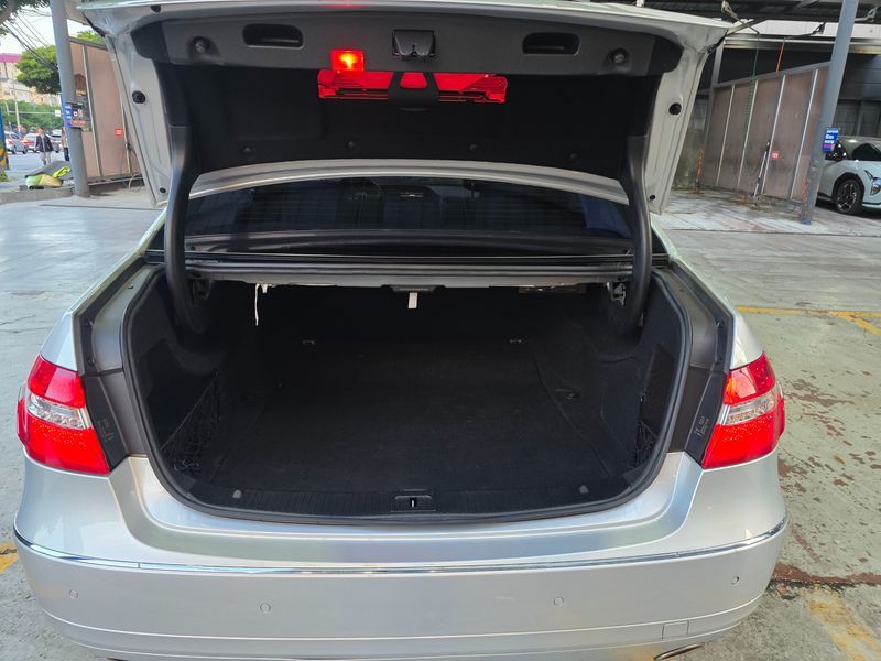 2012 Mercedes-Benz E-Class E300 Elegance photo 12