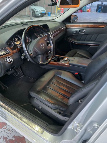 2012 Mercedes-Benz E-Class E300 Elegance photo 16