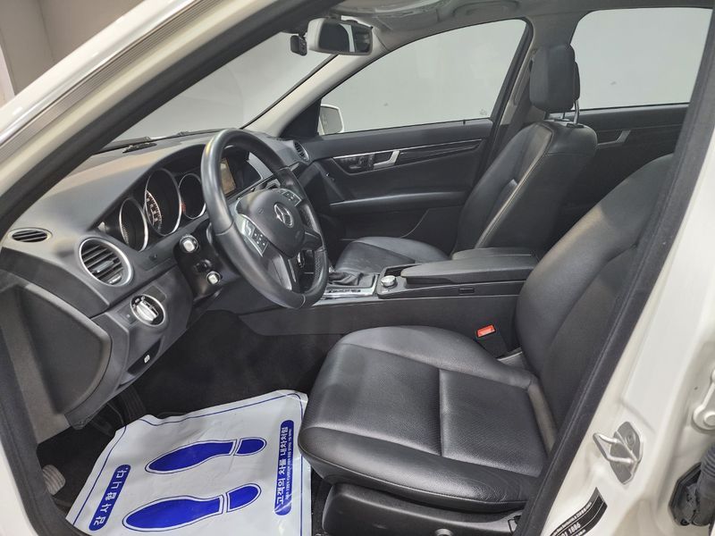 2013 Mercedes-Benz C-Class C200 CGI photo 13