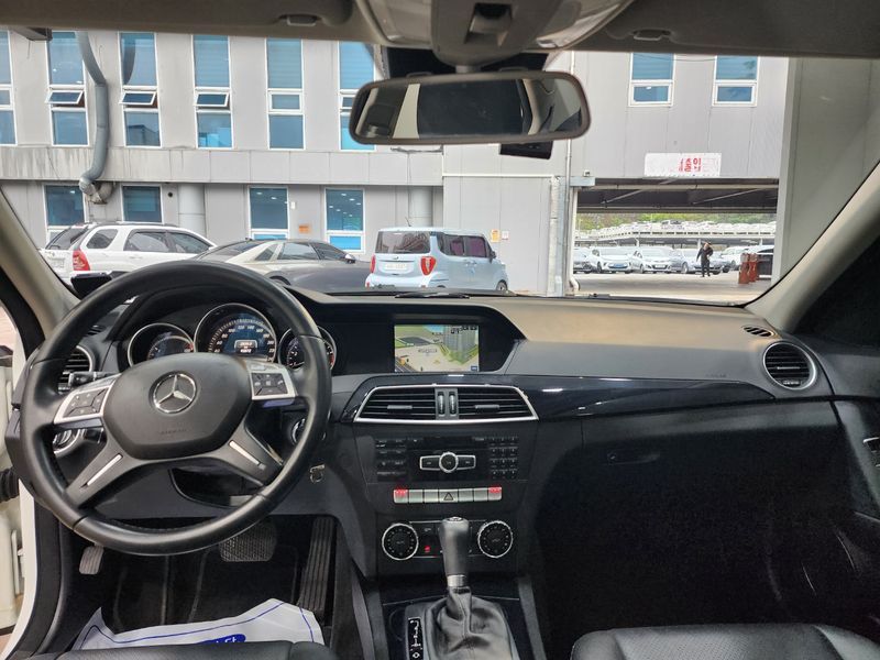 2013 Mercedes-Benz C-Class C200 CGI photo 15