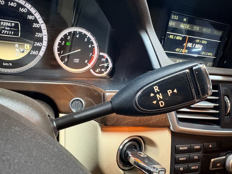 2012 Mercedes-Benz E-Class E300 Elegance photo 12