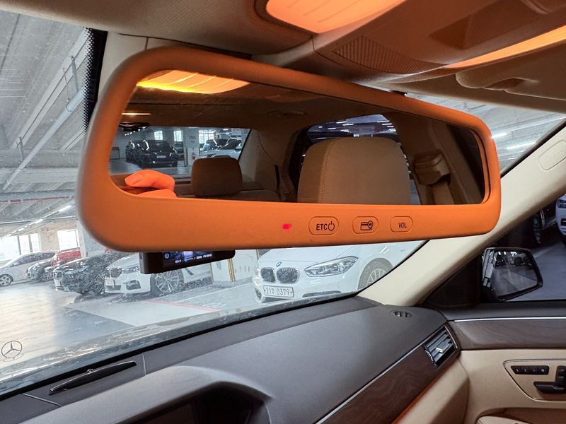 2012 Mercedes-Benz E-Class E300 Elegance photo 17