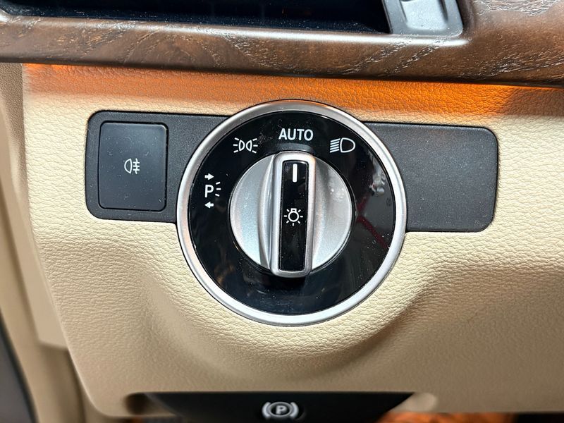 2012 Mercedes-Benz E-Class E300 Elegance photo 18