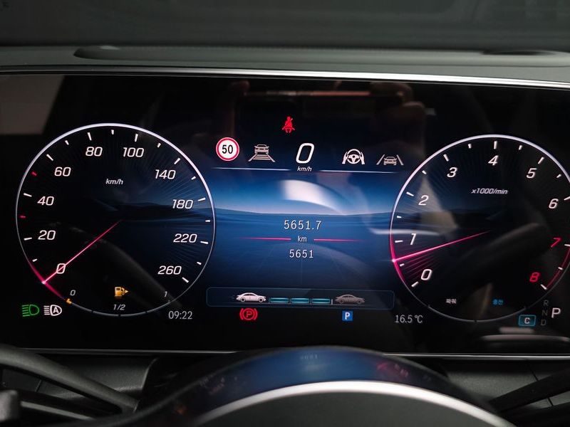 2025 Mercedes-Benz C-Class GLC 300 4MATIC Avantgarde photo 8