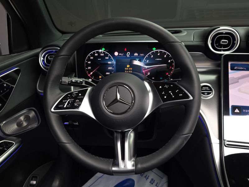 2025 Mercedes-Benz C-Class GLC 300 4MATIC Avantgarde photo 13