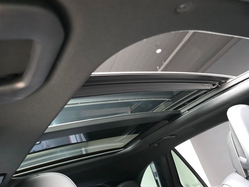 2025 Mercedes-Benz C-Class GLC 300 4MATIC Avantgarde photo 18