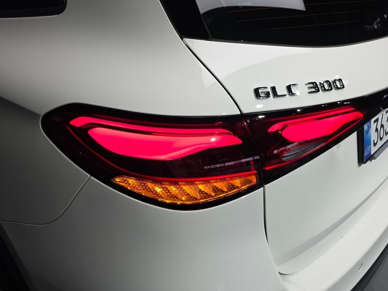 2025 Mercedes-Benz C-Class GLC 300 4MATIC Avantgarde photo 23