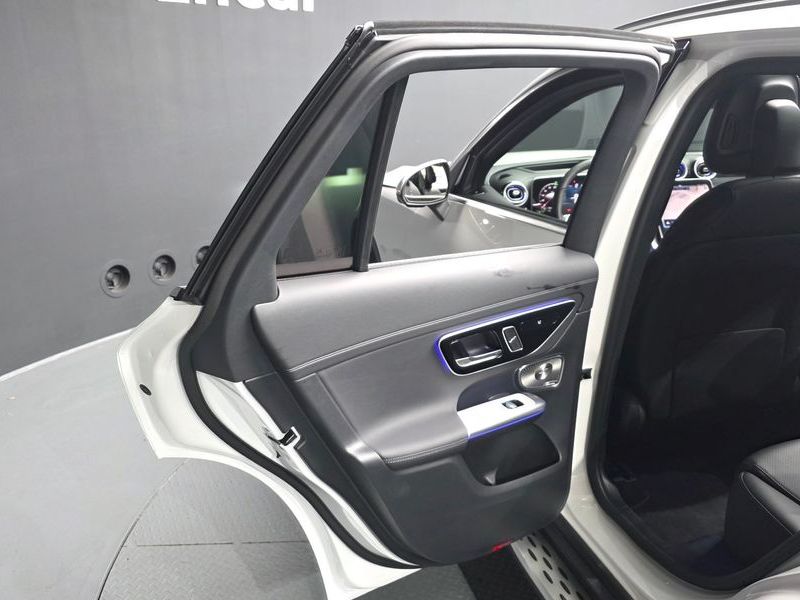 2025 Mercedes-Benz C-Class GLC 300 4MATIC Avantgarde photo 25