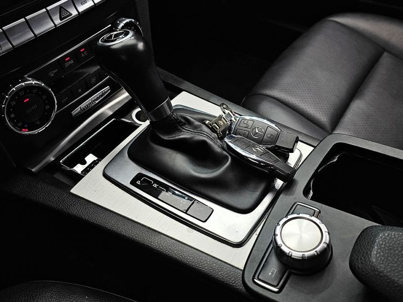 2012 Mercedes-Benz C-Class C220 CDI AVANTGARDE photo 9