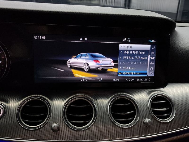 2020 Mercedes-Benz E-Class E250 Avantgarde photo 16