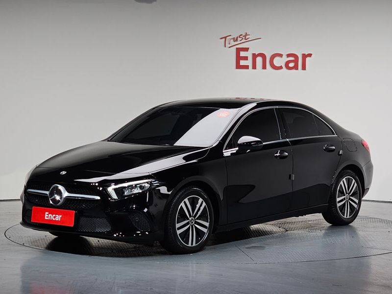 2021 Mercedes-Benz A-Class A220 Sedan photo 1