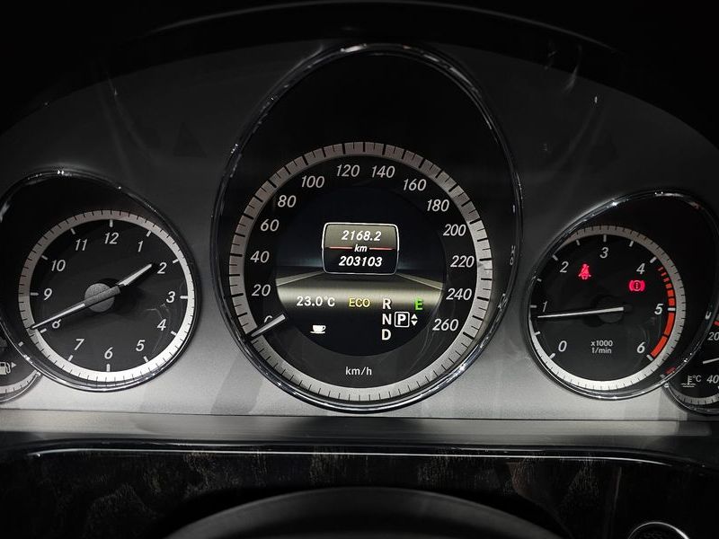 2013 Mercedes-Benz E-Class E220 CDI Avantgarde photo 8